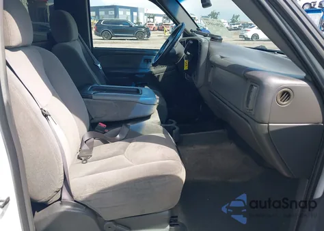 2003 Chevrolet Silverado 1500 Ls z USA, uszkodzony, nr VIN 1GCEC14T73Z194209